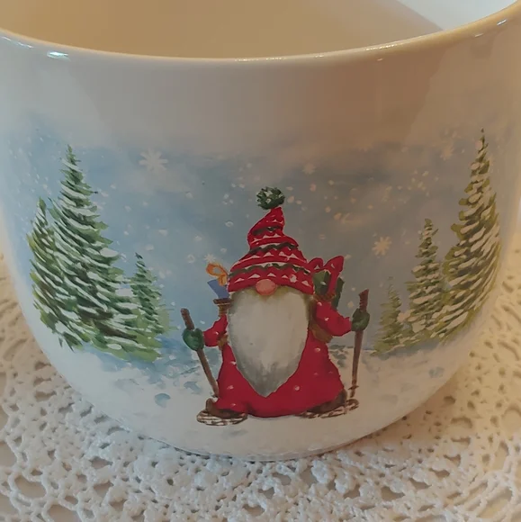 Holiday Gnome Bowls - Picture 4 of 17